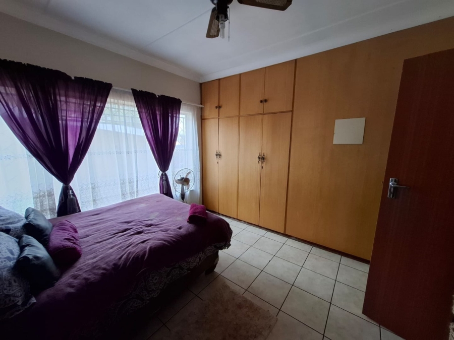 6 Bedroom Property for Sale in Uitsig Free State